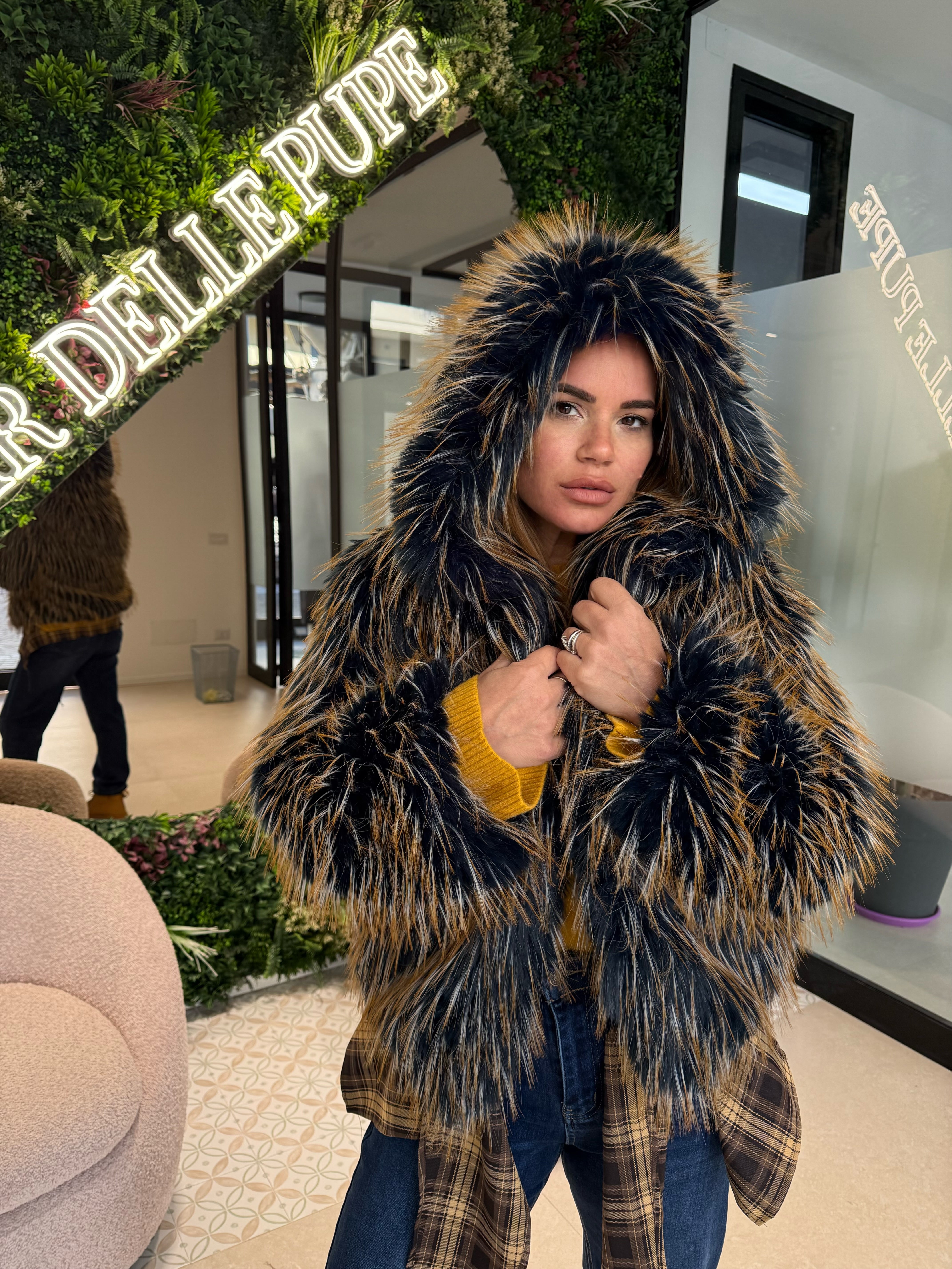 Pelliccia con cappuccio effetto gold