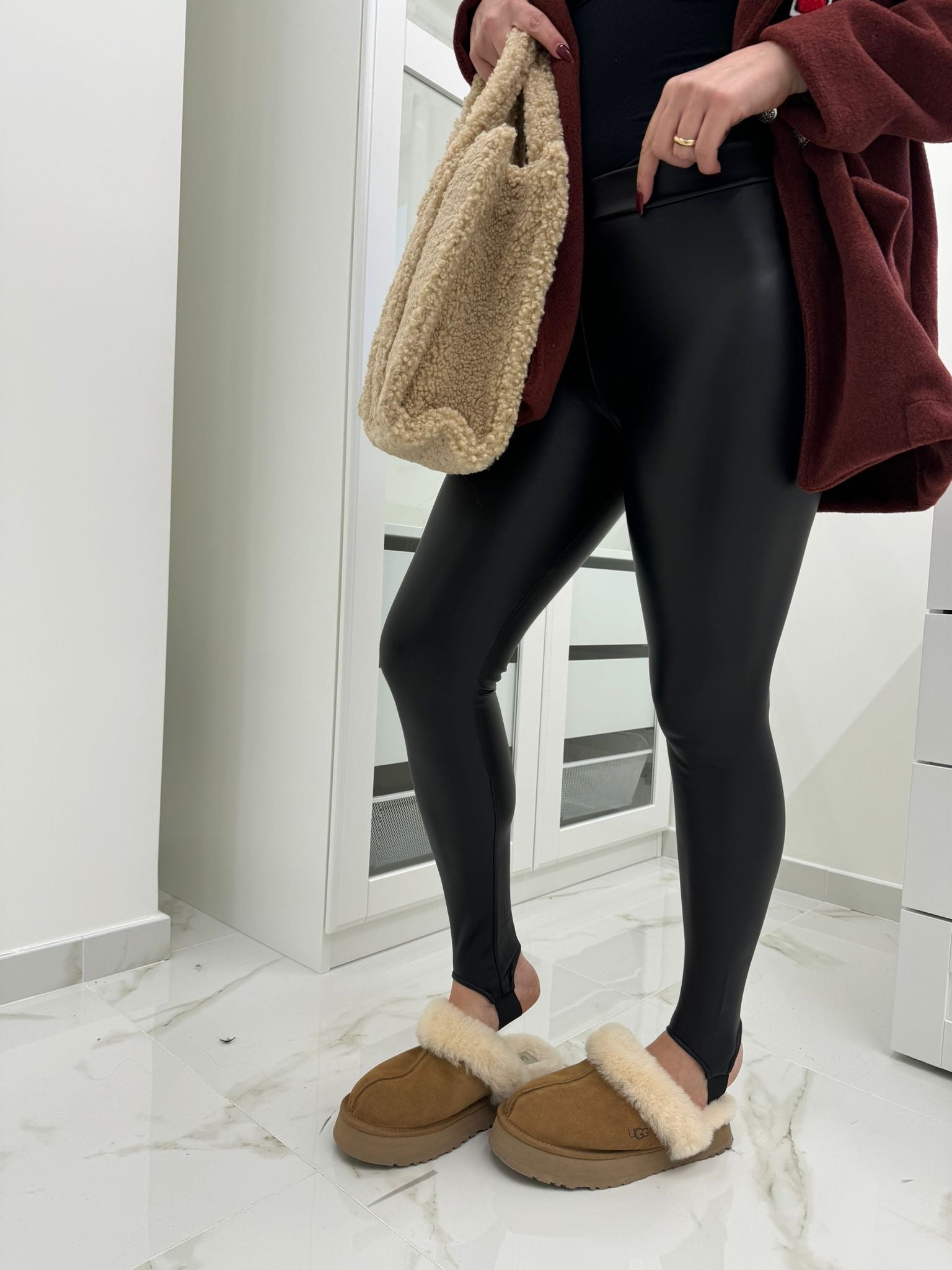 Leggings ecopelle con ghette