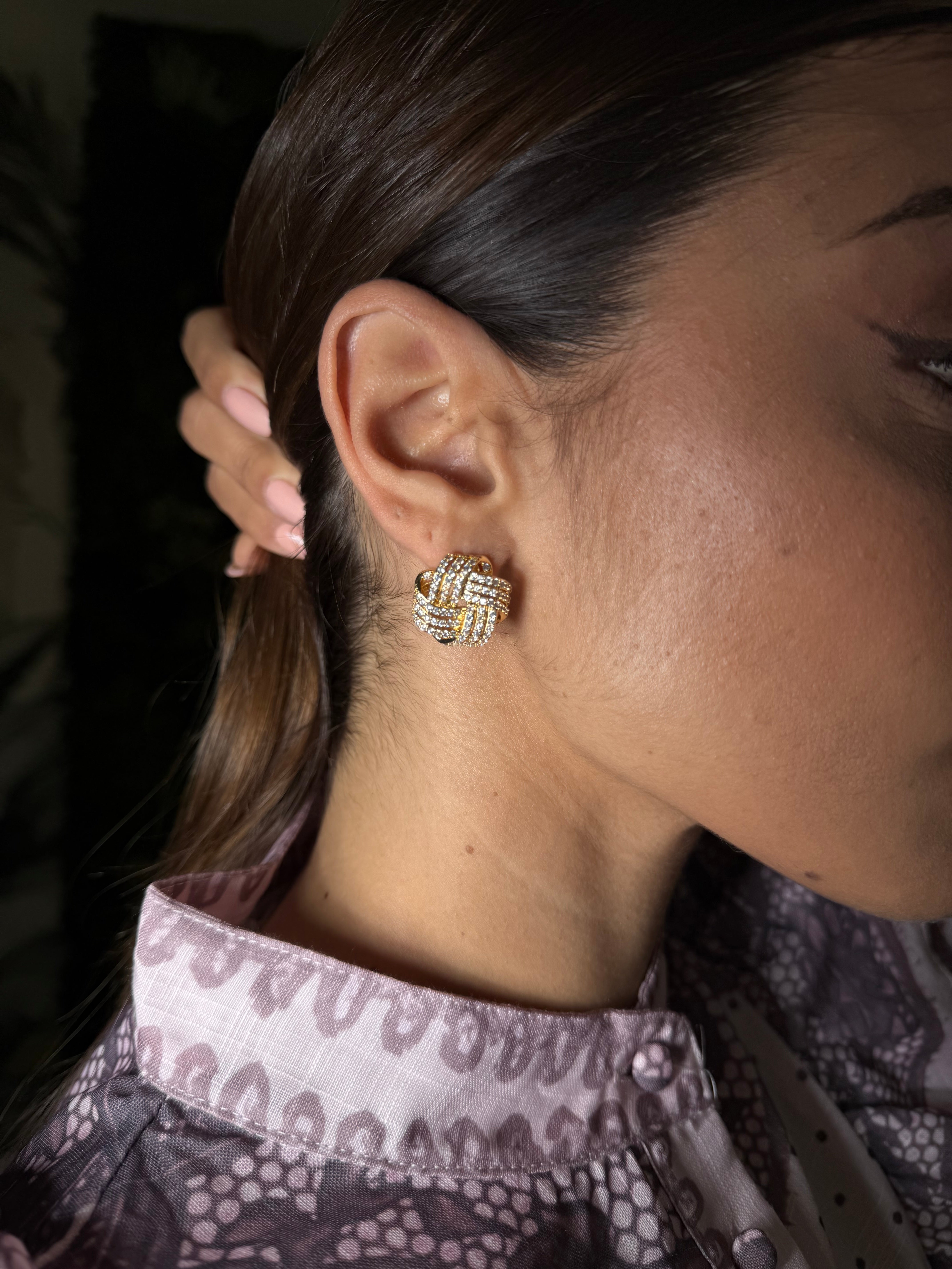 Orecchini quadrati intrecciati strass