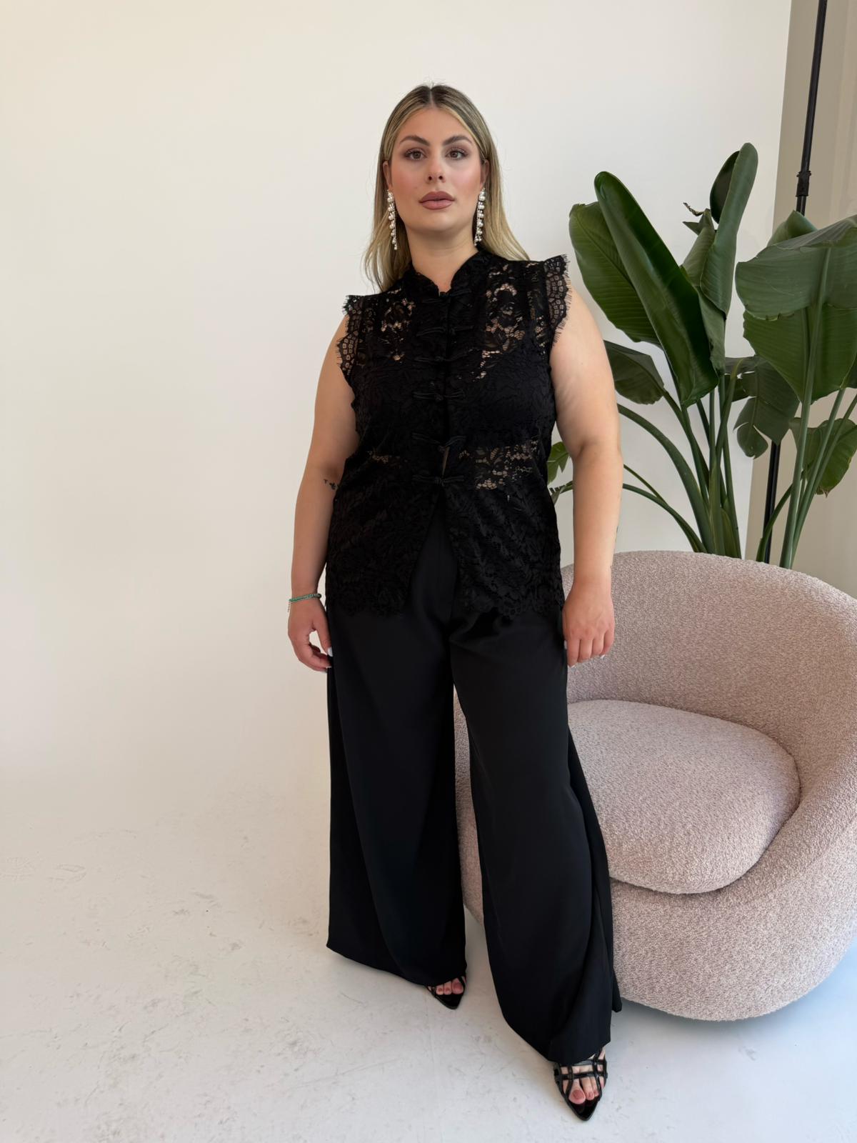 Camicia in pizzo con chiusura nodo curvy