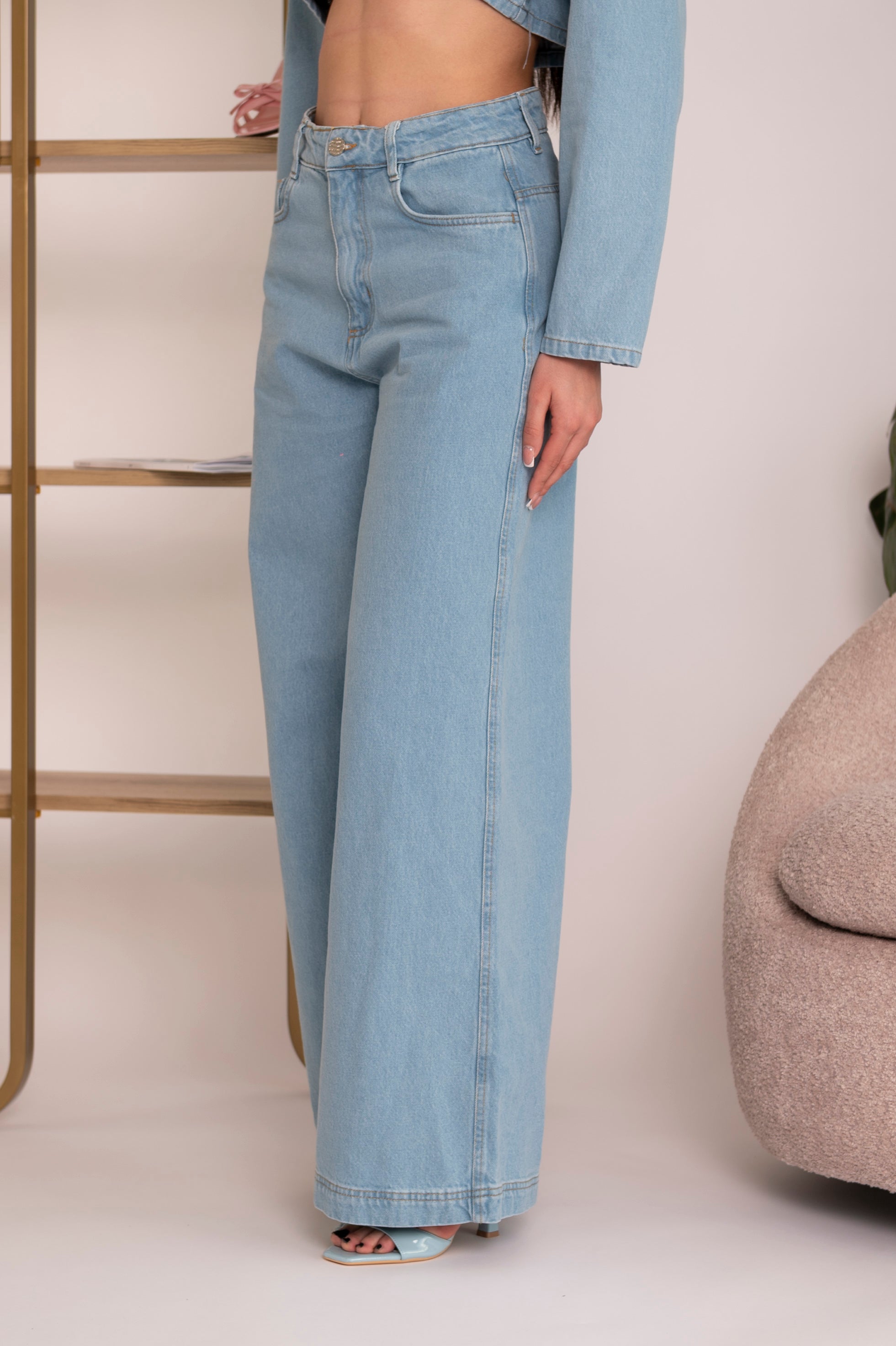 Cordset con giubbino crop e jeans