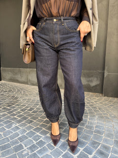 Jeans ballon con bottone sul fondo