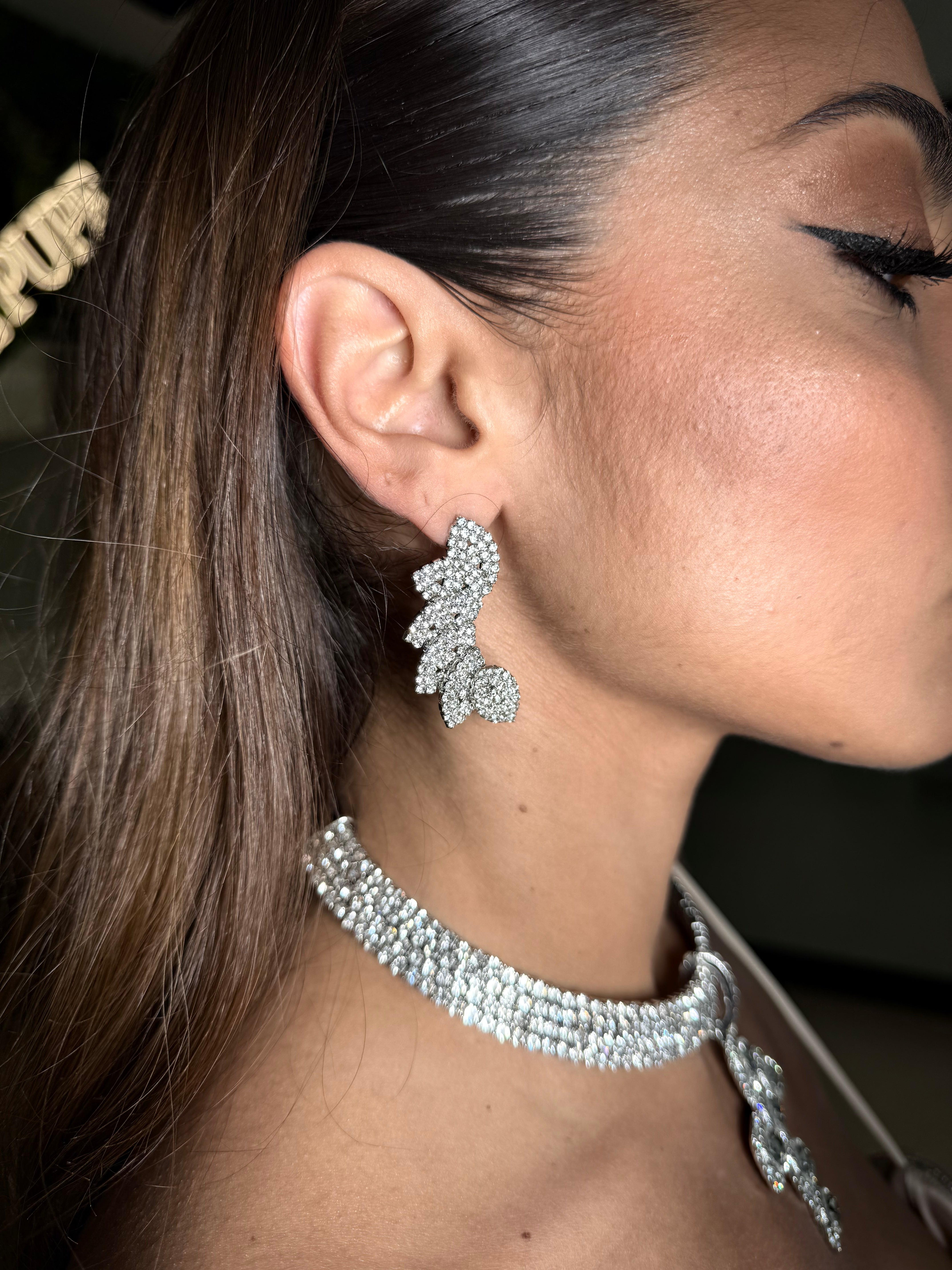 Orecchini foglie pendenti strass