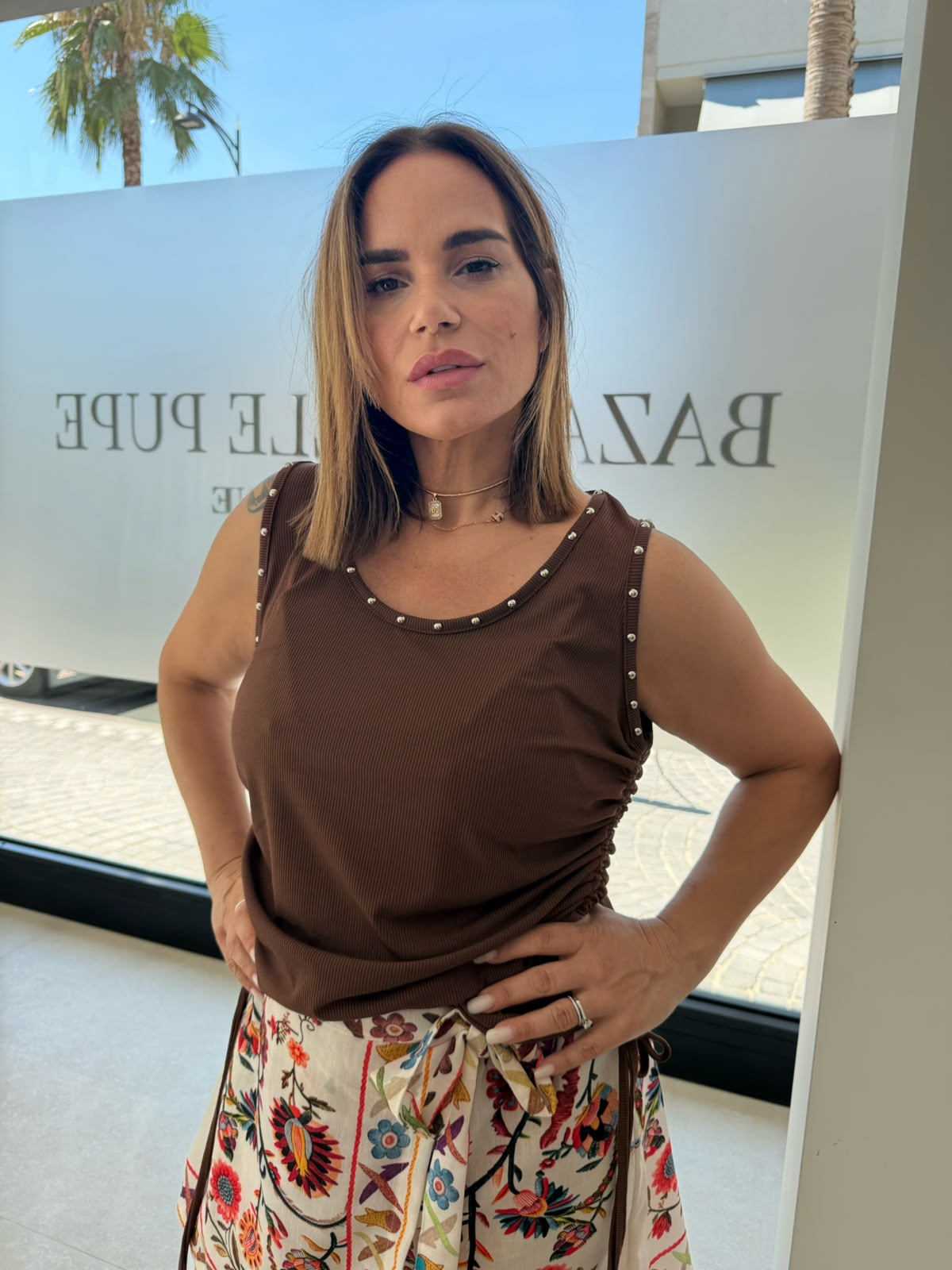 Canotta con borchie e laccetto  curvy