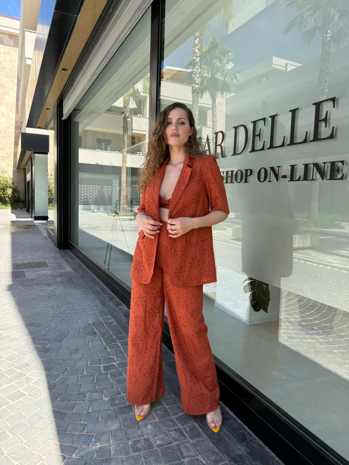 Cordset con bretelle in pizzo san gallo