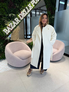 Cappotto boucle con dettaglio gold