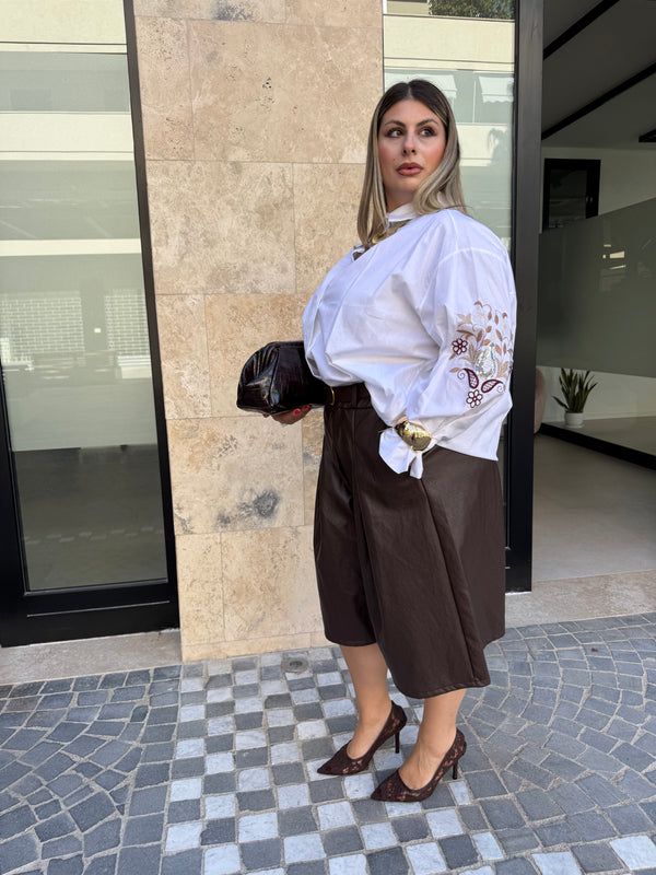 Camicia con ricamo floreale curvy
