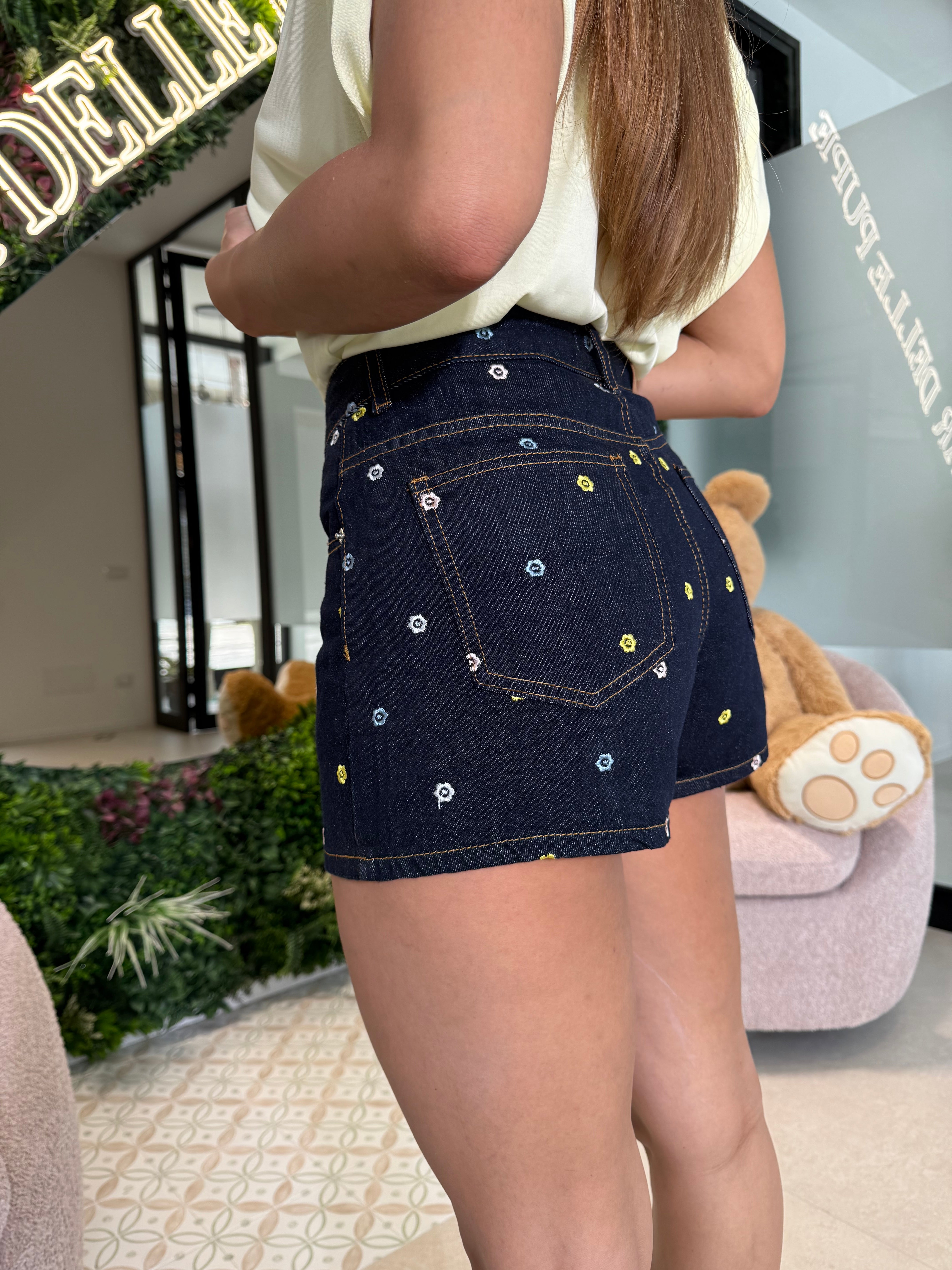 Pantaloncino denim fiorellini