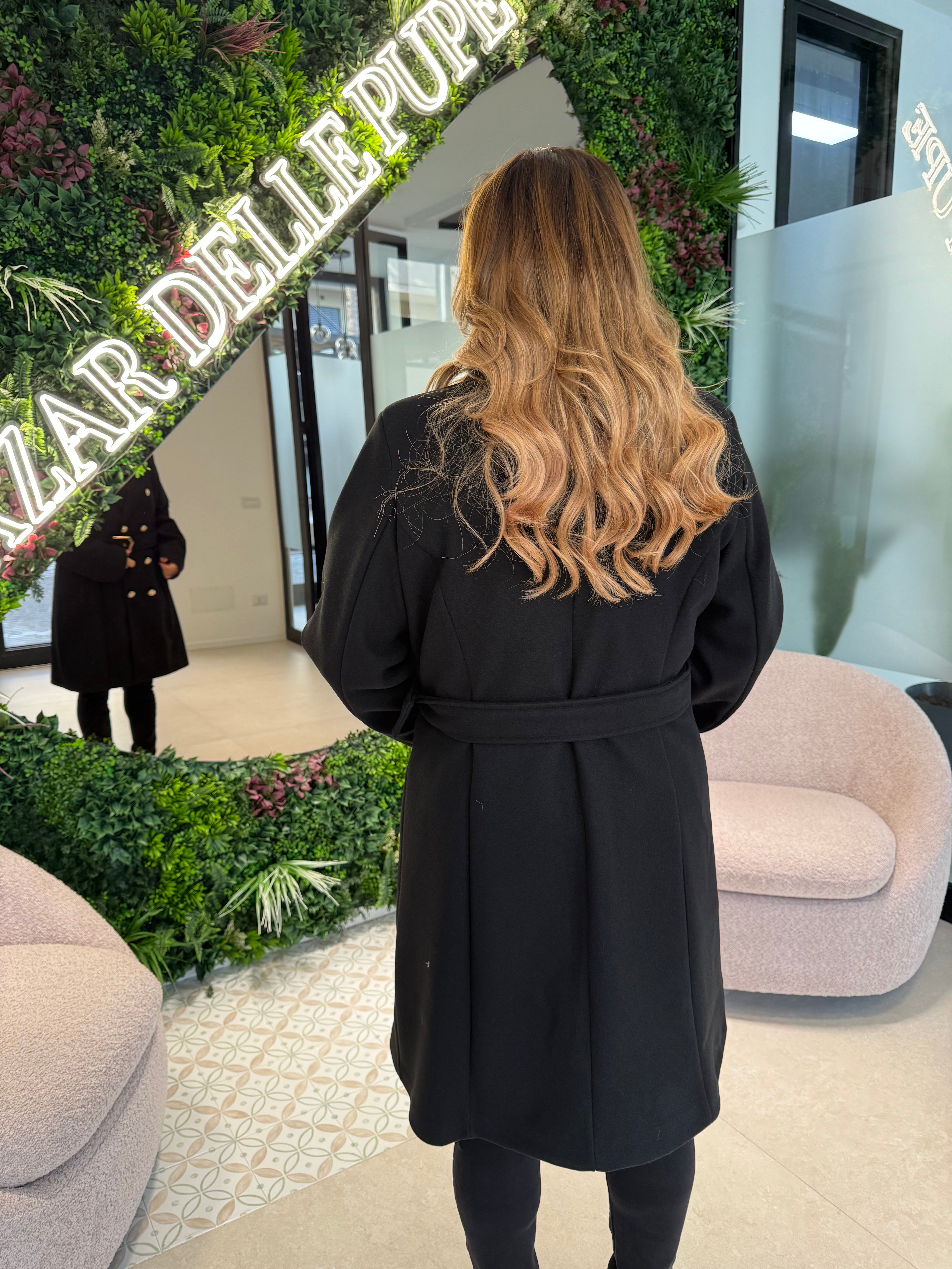 Cappotto con bottoni e cinta curvy