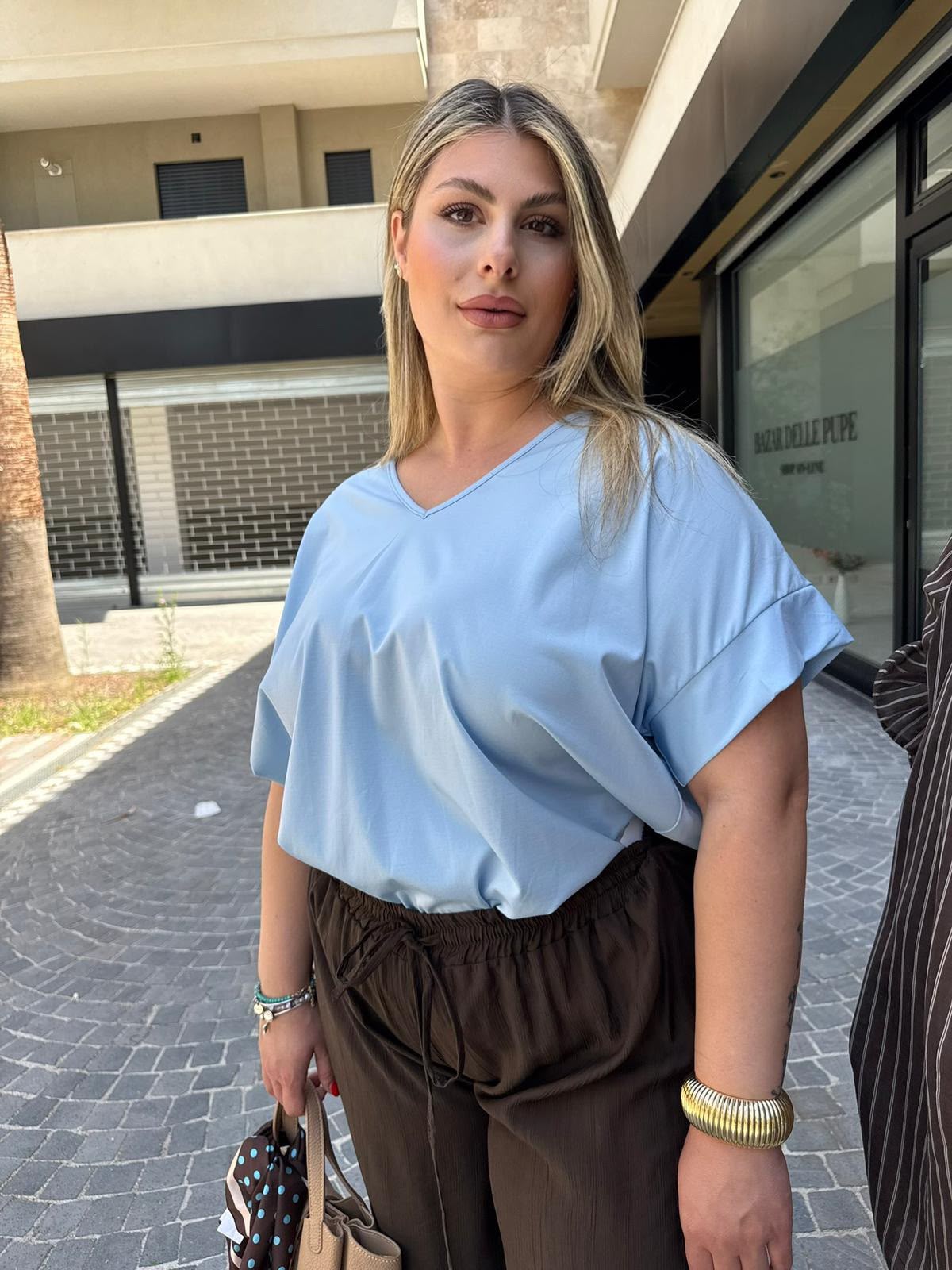 T-shirt scollo a V curvy