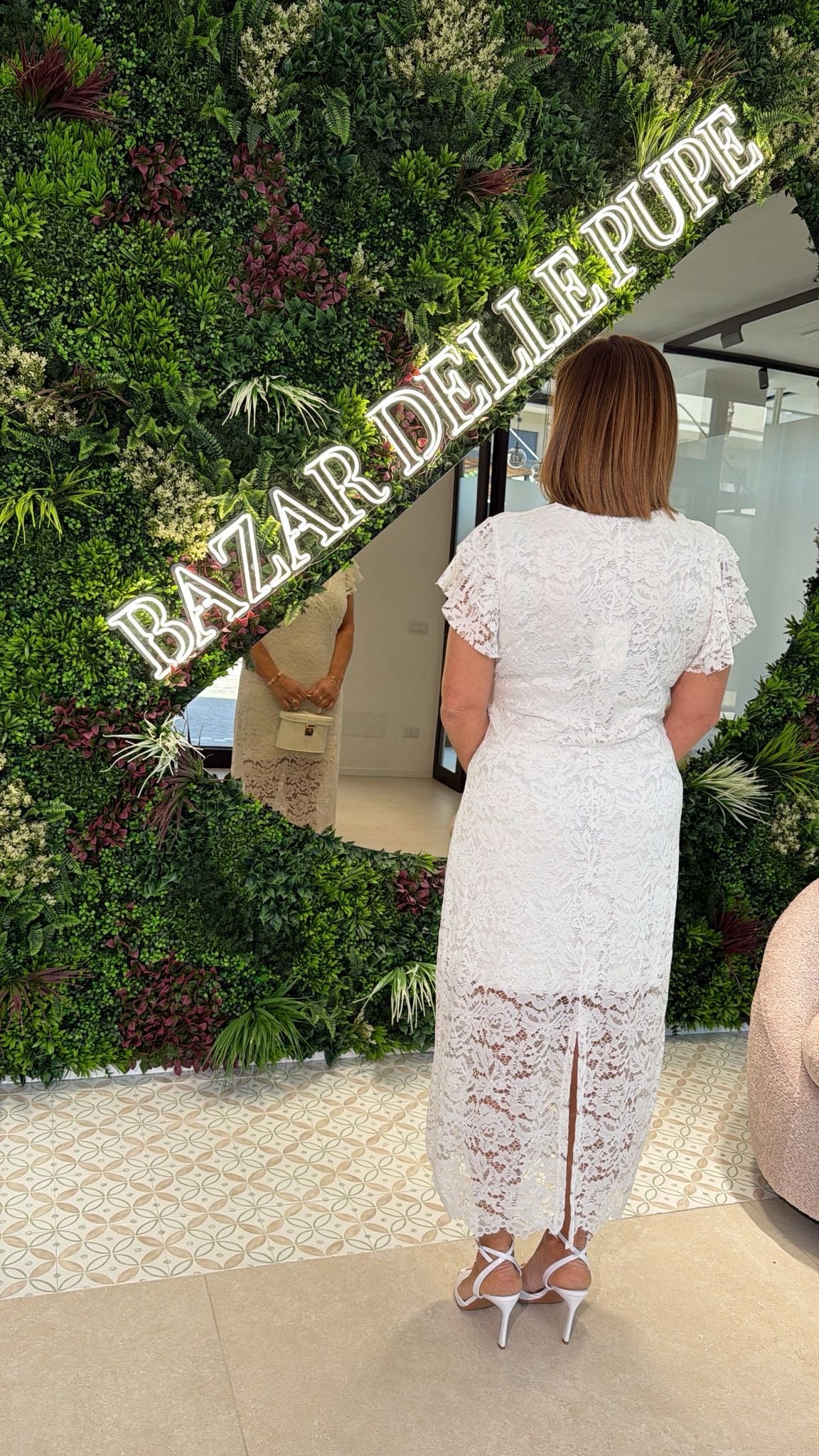 Abito pizzo scollo a V