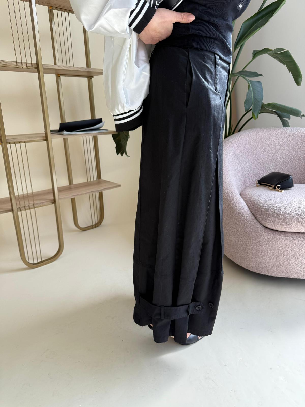 Pantalone morbido con fibbia alla caviglia