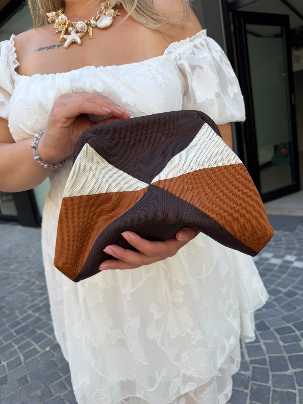 Clutch brown