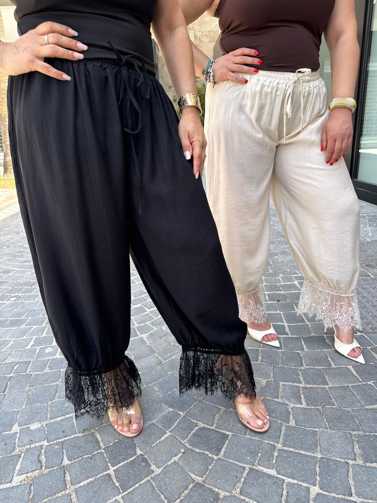Pantalone con fondo in pizzo