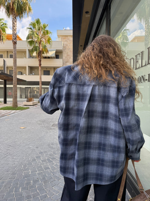 Camicia over a quadri
