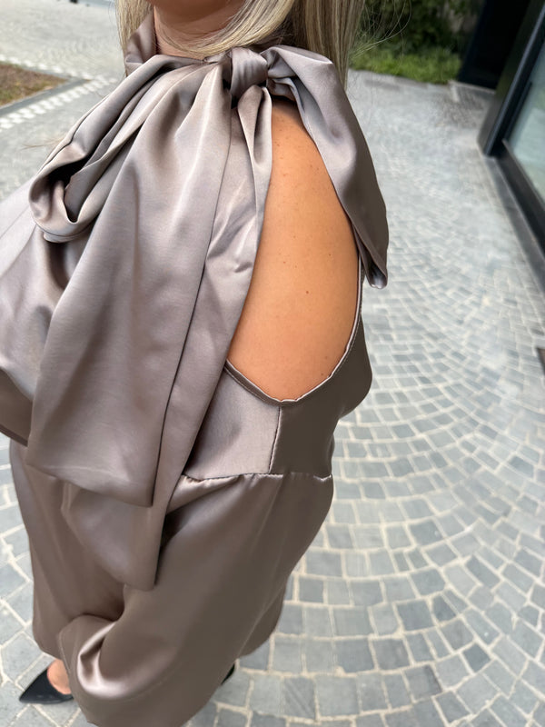 Abitino con fiocco in raso curvy
