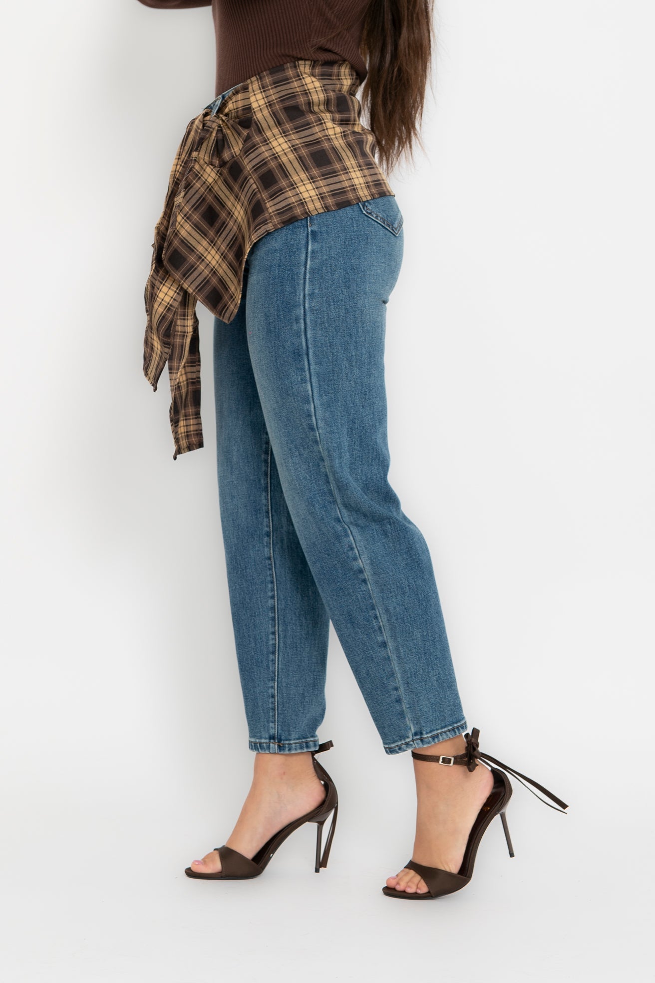 Jeans mom fit effetto camicia