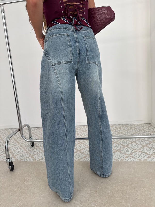 Jeans ballon con cravatta