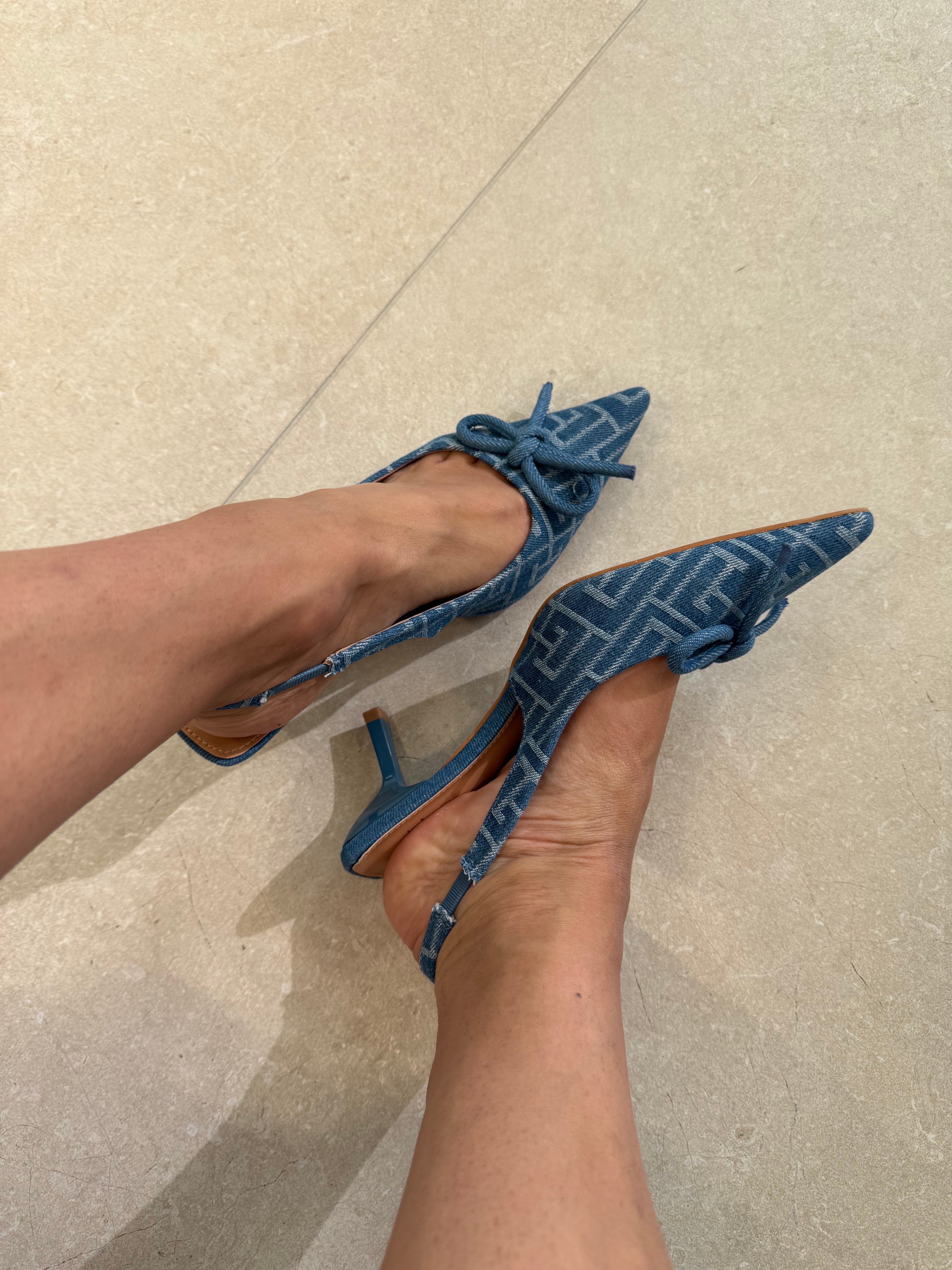 Décolleté con fiocchetti denim