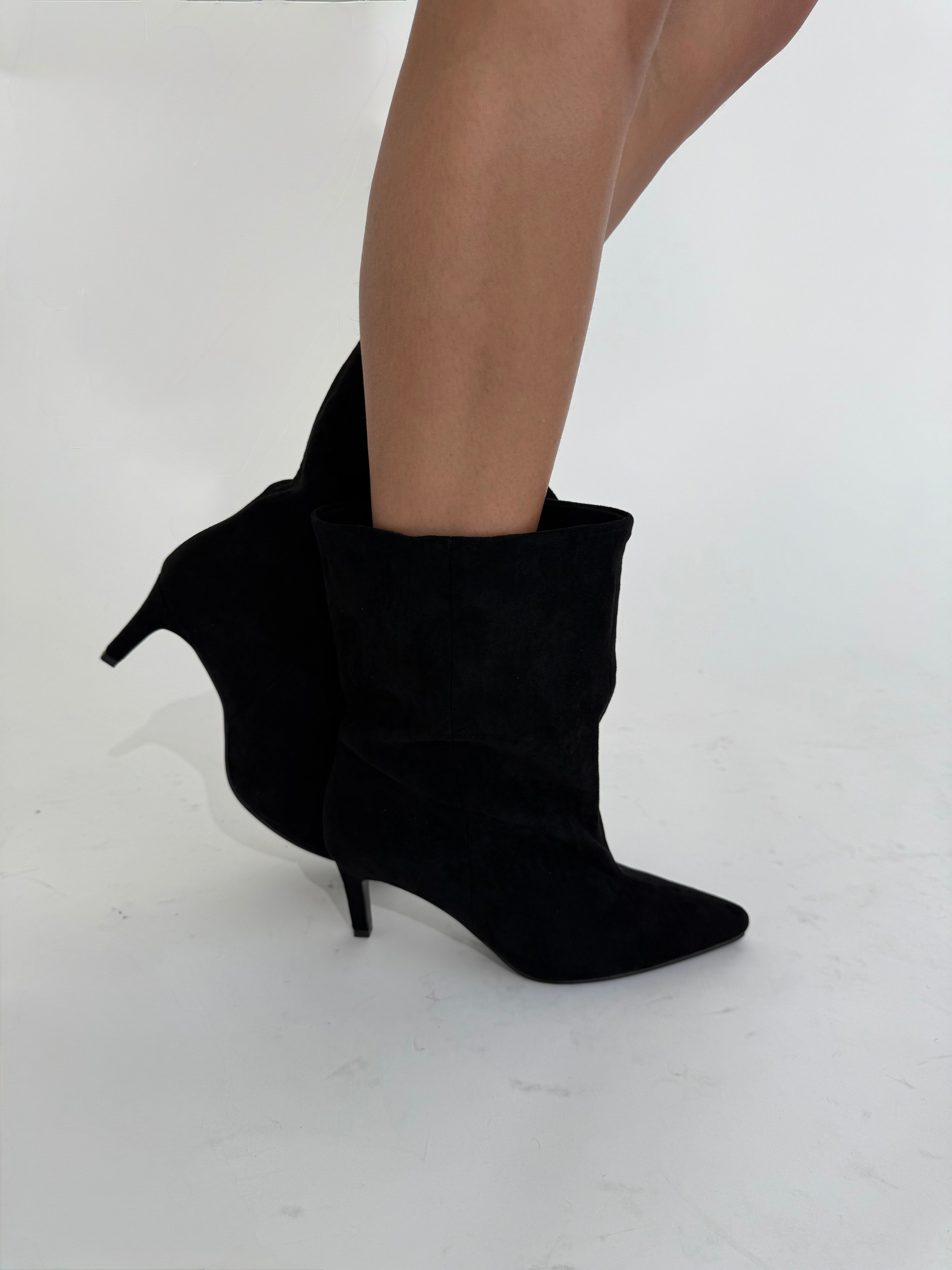 Stivaletto tacco mini in camoscio