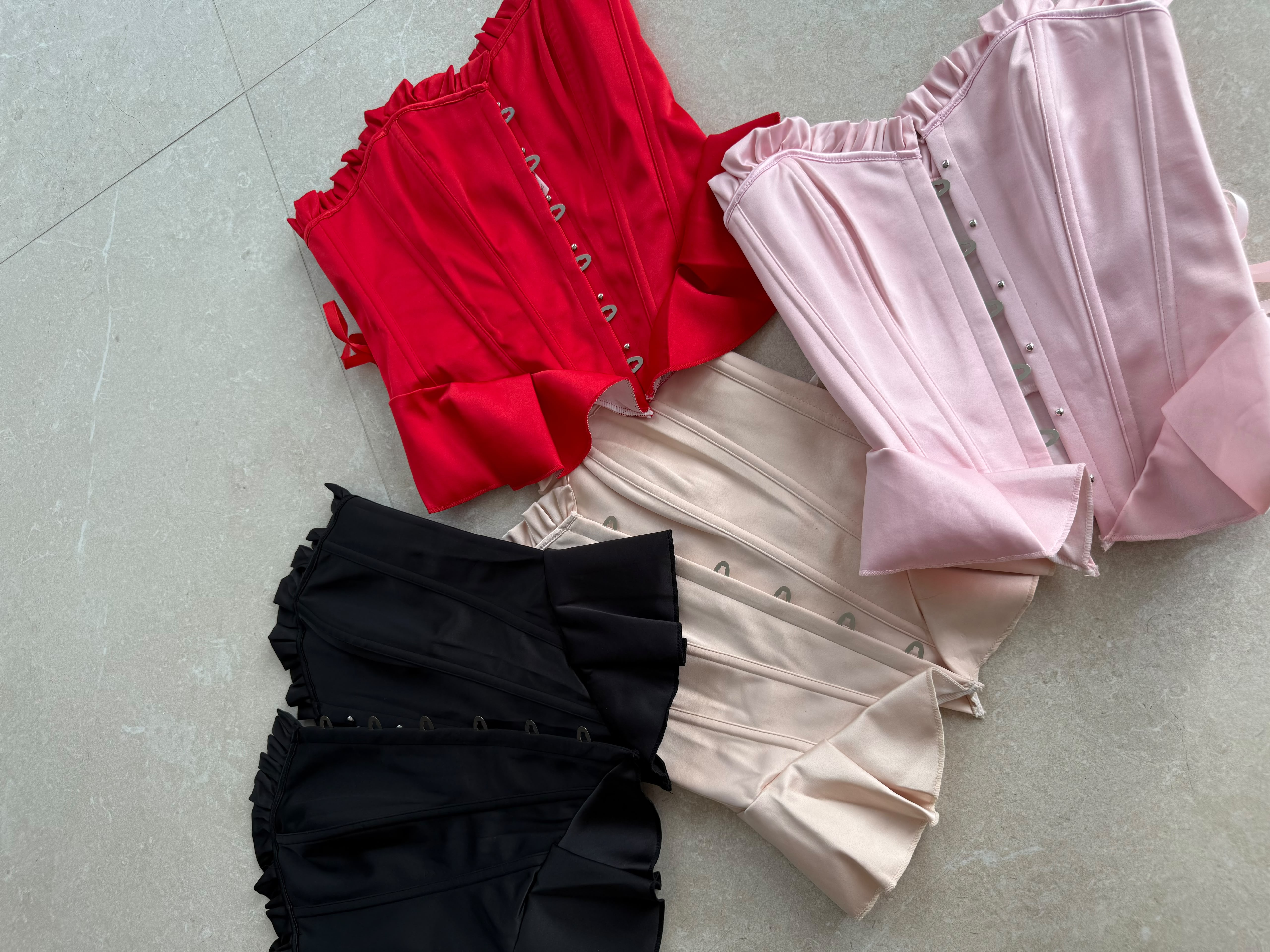 Corsetto in raso con rouches