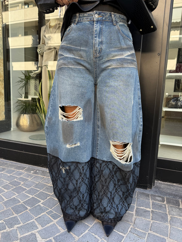 Jeans ballon con pizzo e strappi