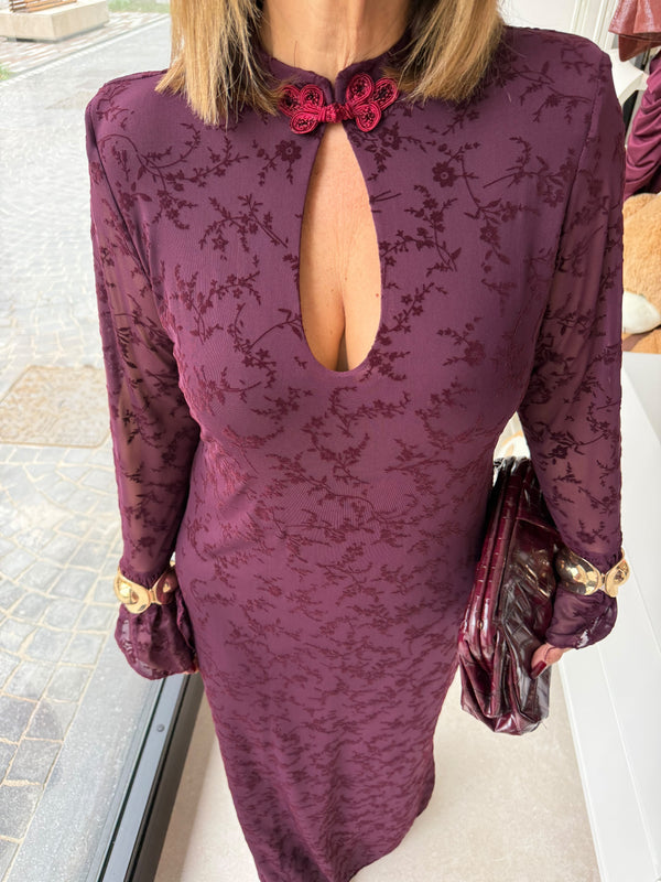 Abito con ricami curvy