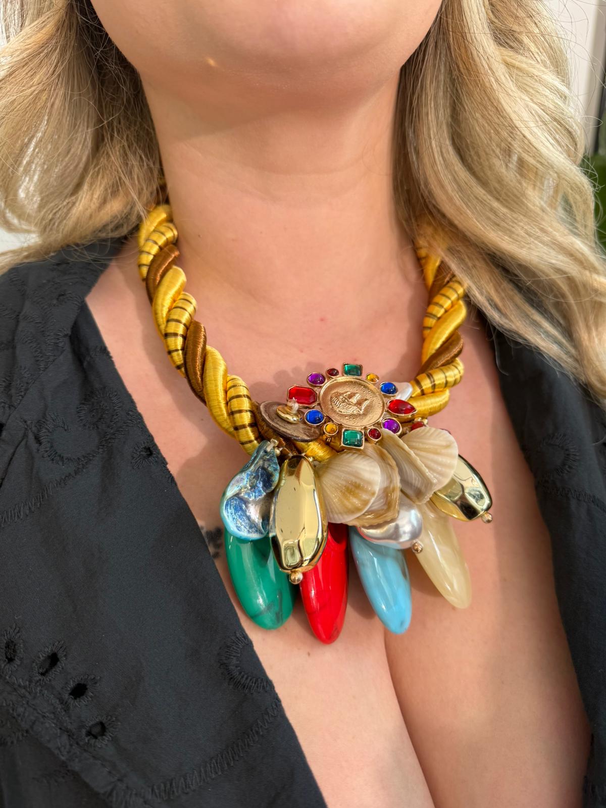 Big collana con ciondoli conchiglia