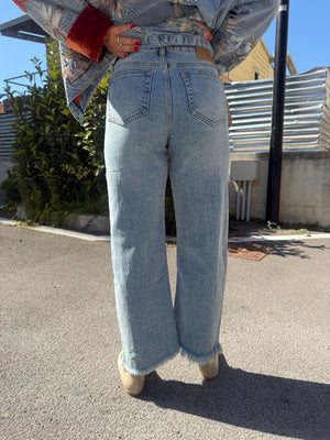 Jeans sfrangiato chiaro