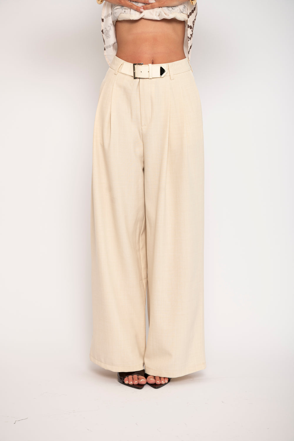 Pantalone palazzo con cintura inclusa
