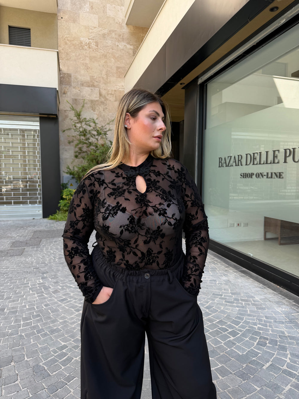 Maglia con fiori in velluto curvy