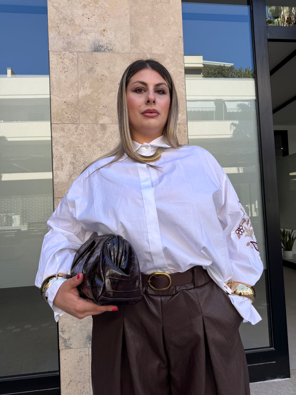 Camicia con ricamo floreale curvy
