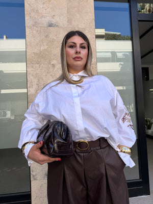 Camicia con ricamo floreale curvy