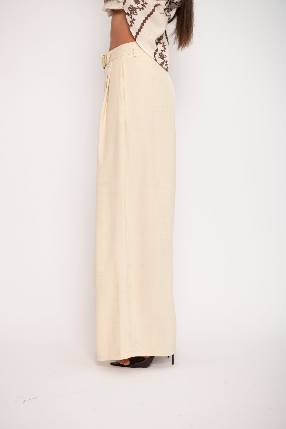 Pantalone palazzo con cintura inclusa
