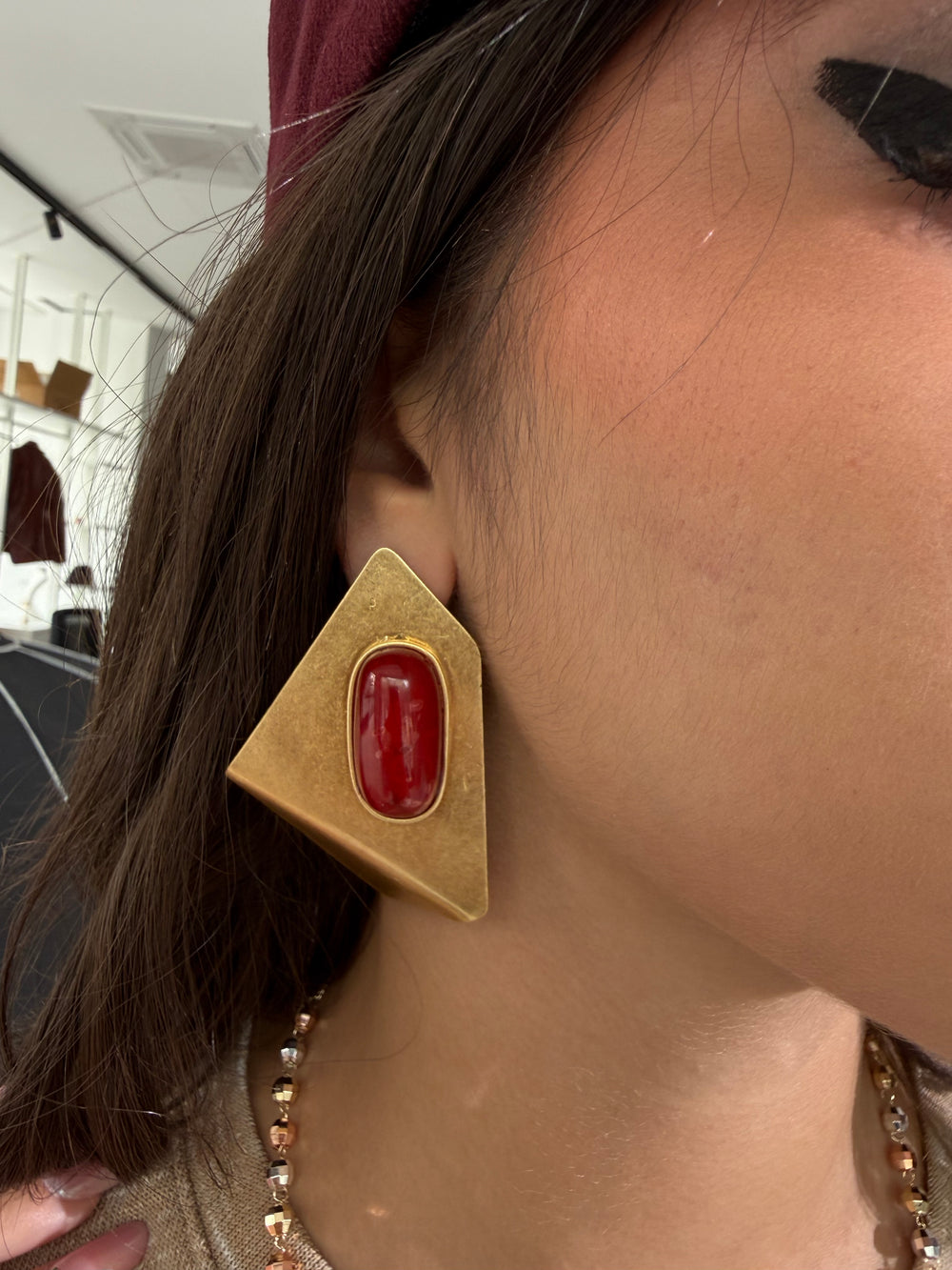 Orecchini geometrici con perla