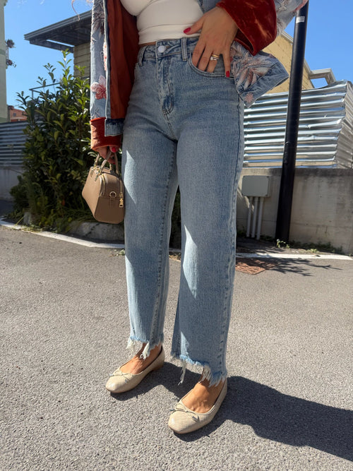 Jeans sfrangiato chiaro