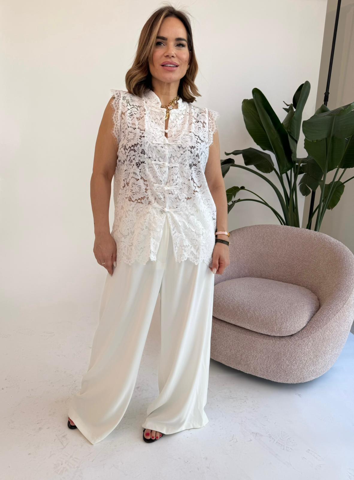 Camicia in pizzo con chiusura nodo curvy