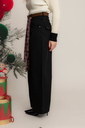 Pantalone palazzo con cintura e foulard