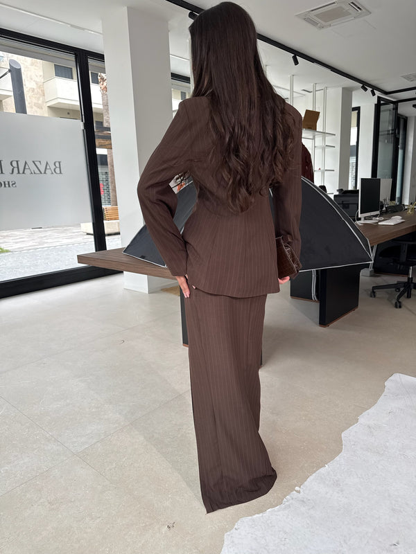 Tailleur gessato con gonna