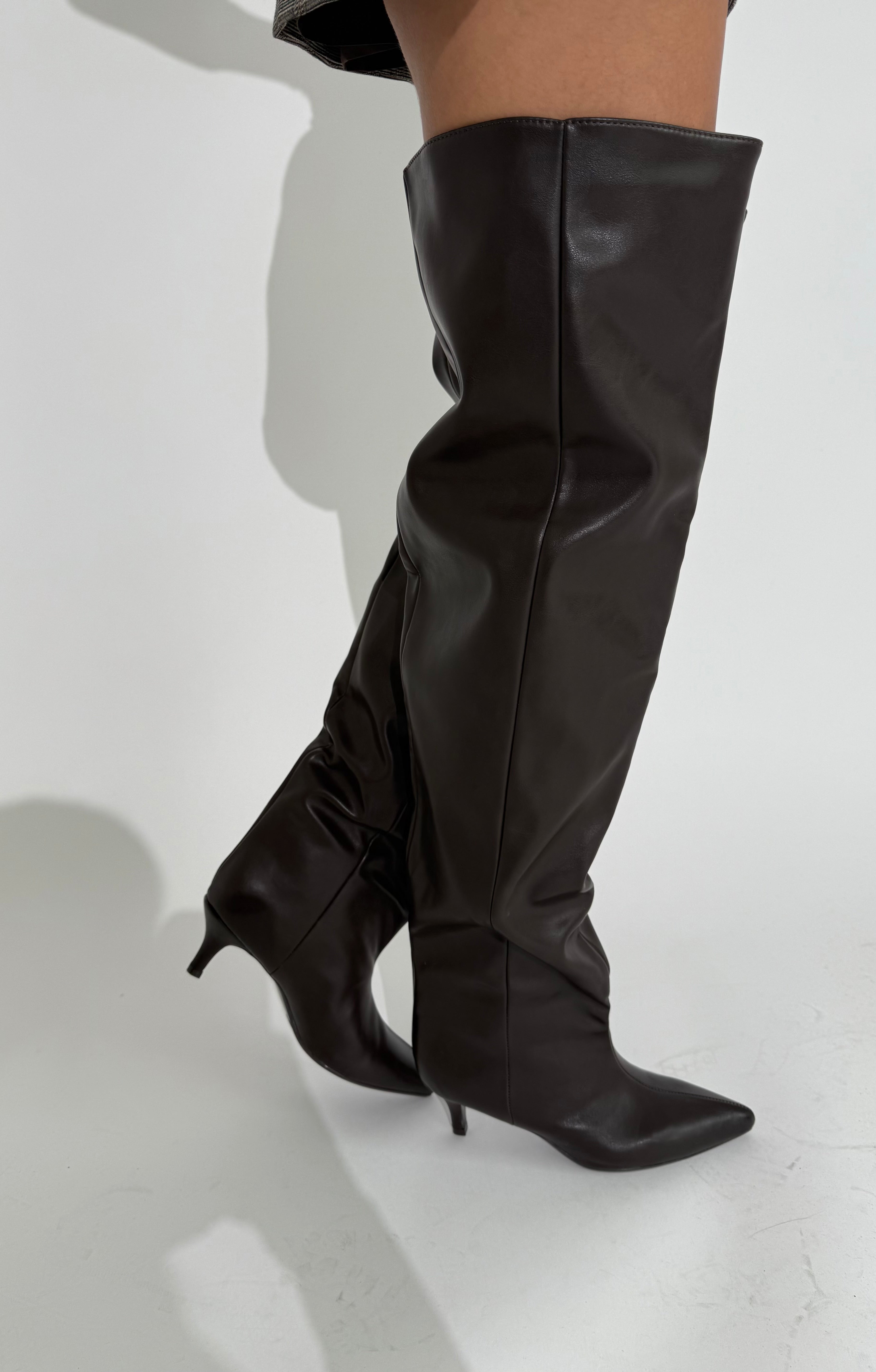 Stivale super alto in ecopelle