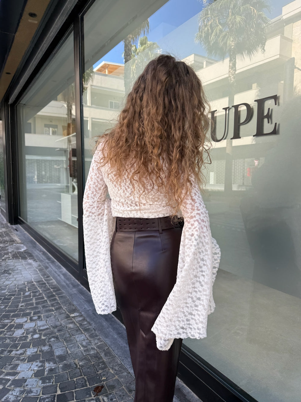 Maglia ricamata manica ampia