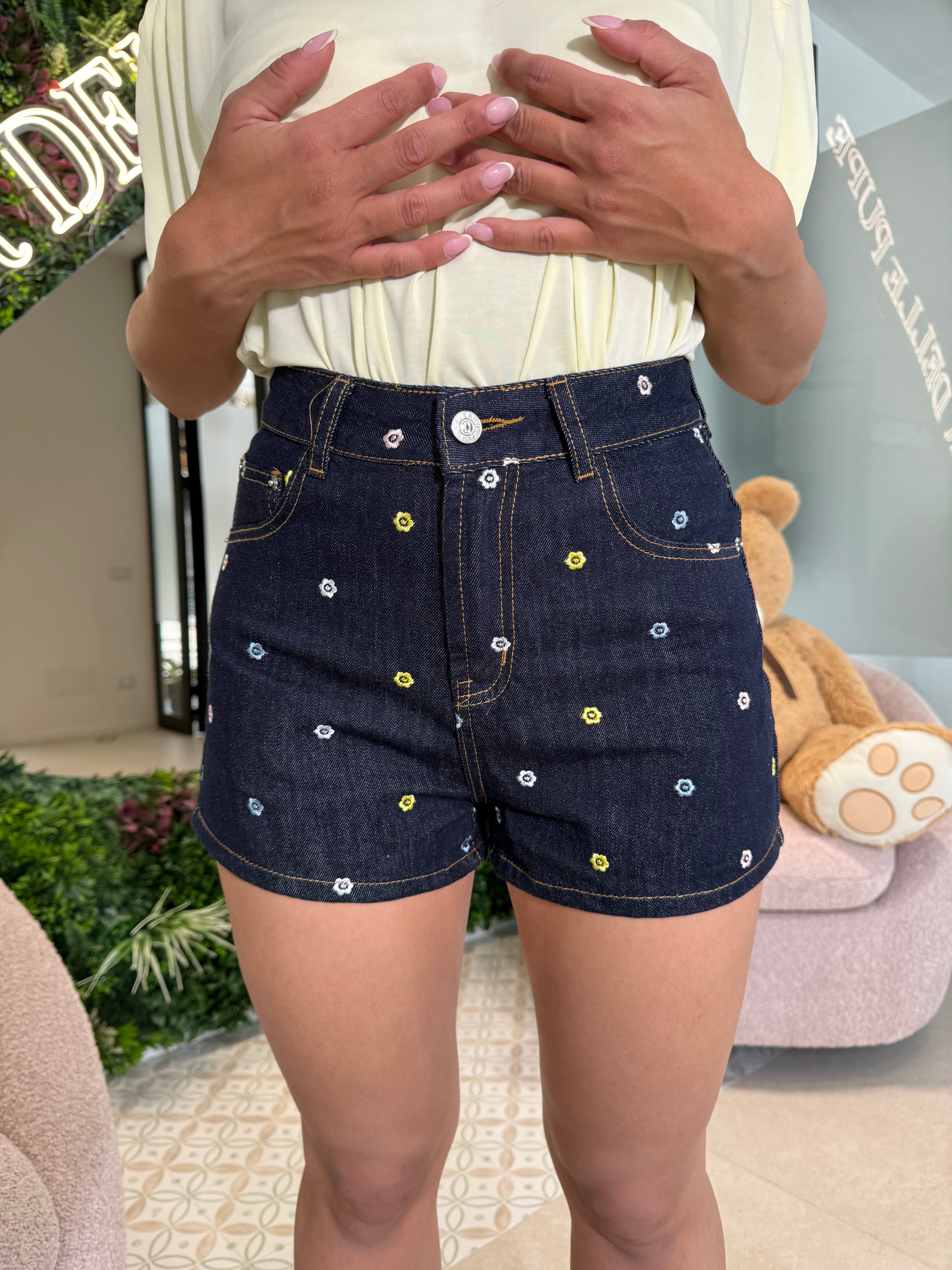 Pantaloncino denim fiorellini