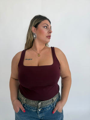 Top scollo quadrato curvy