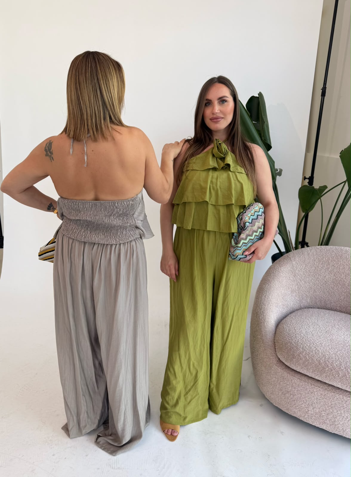 Tuta in lino con rosa curvy
