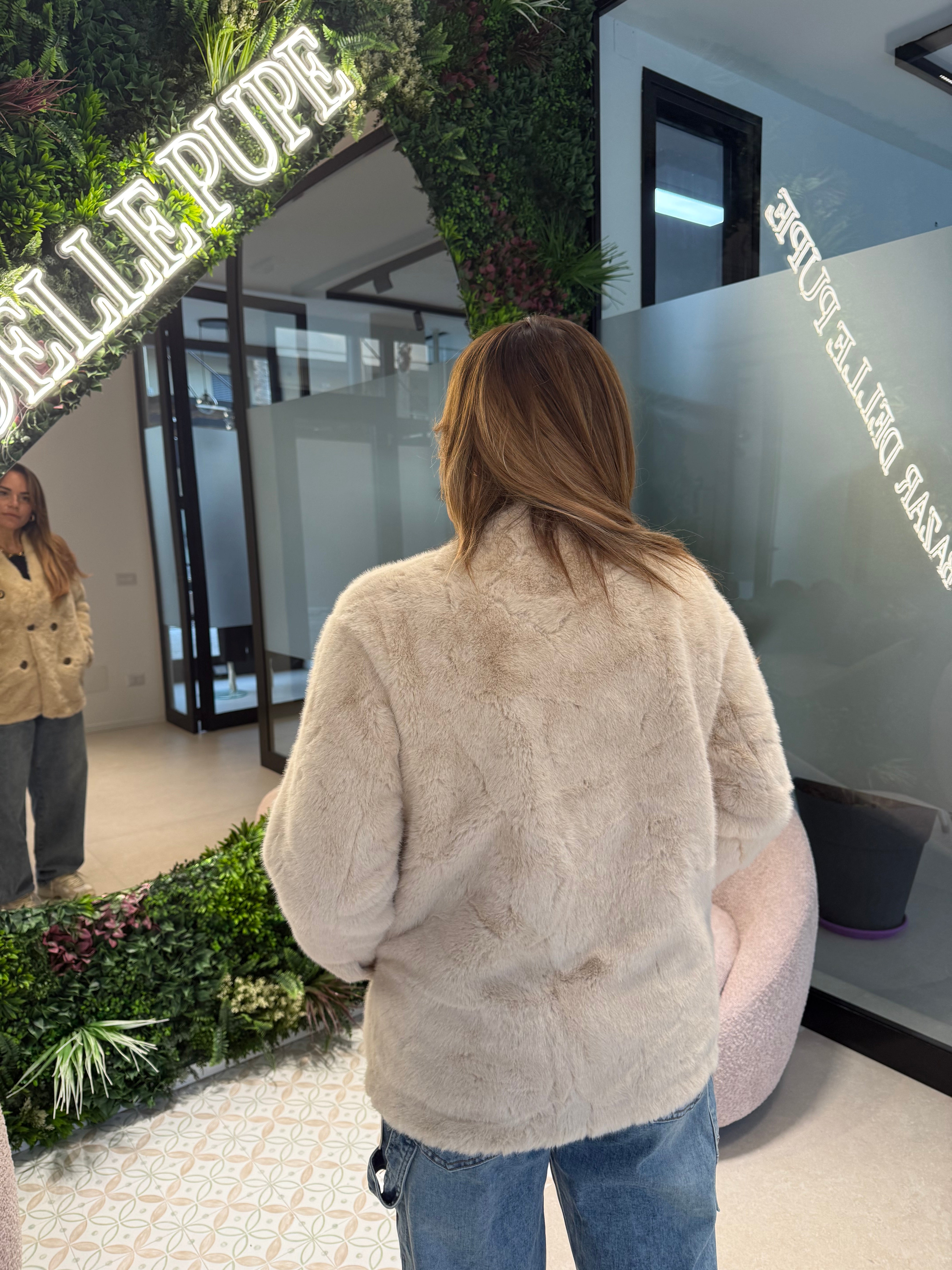 Pelliccia con bottoni gold