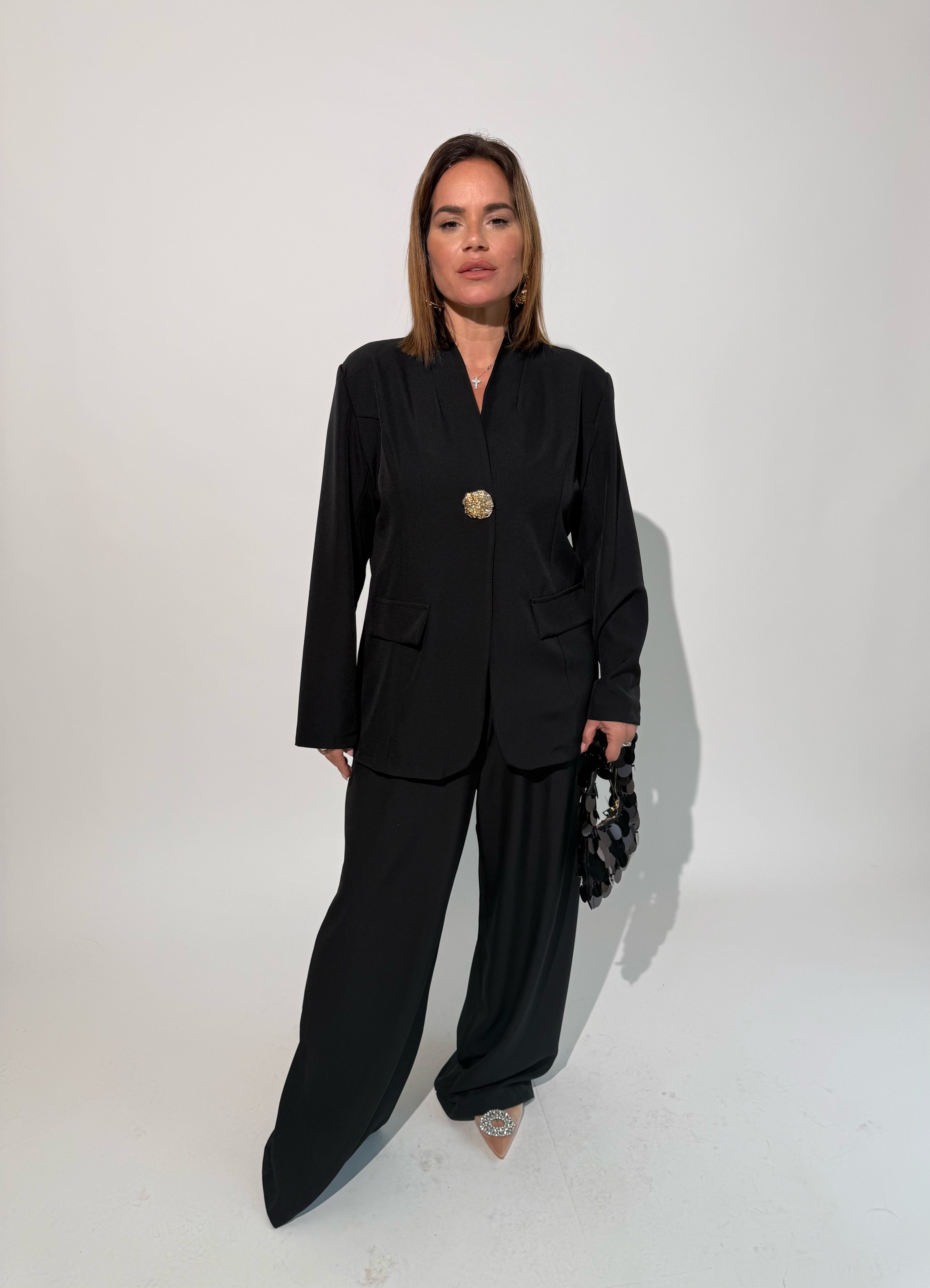 Tailleur con bottone oro curvy