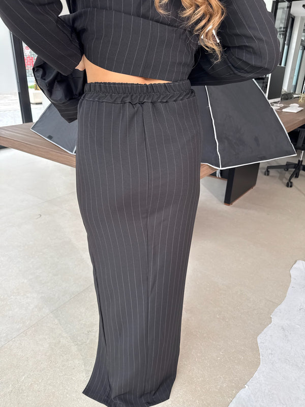 Tailleur gessato con gonna