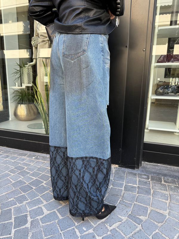 Jeans ballon con pizzo e strappi
