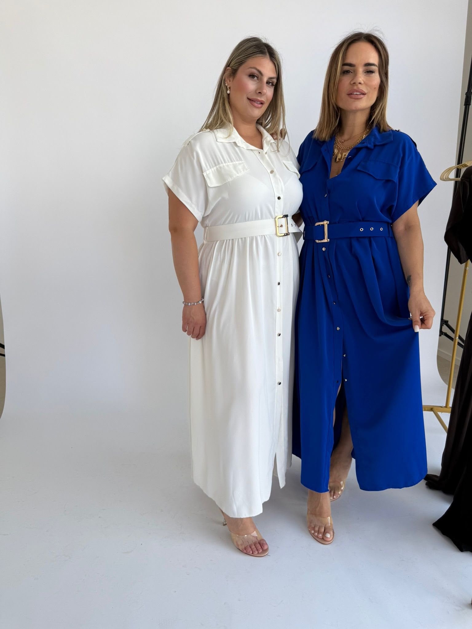 Abito camicia con cintura curvy