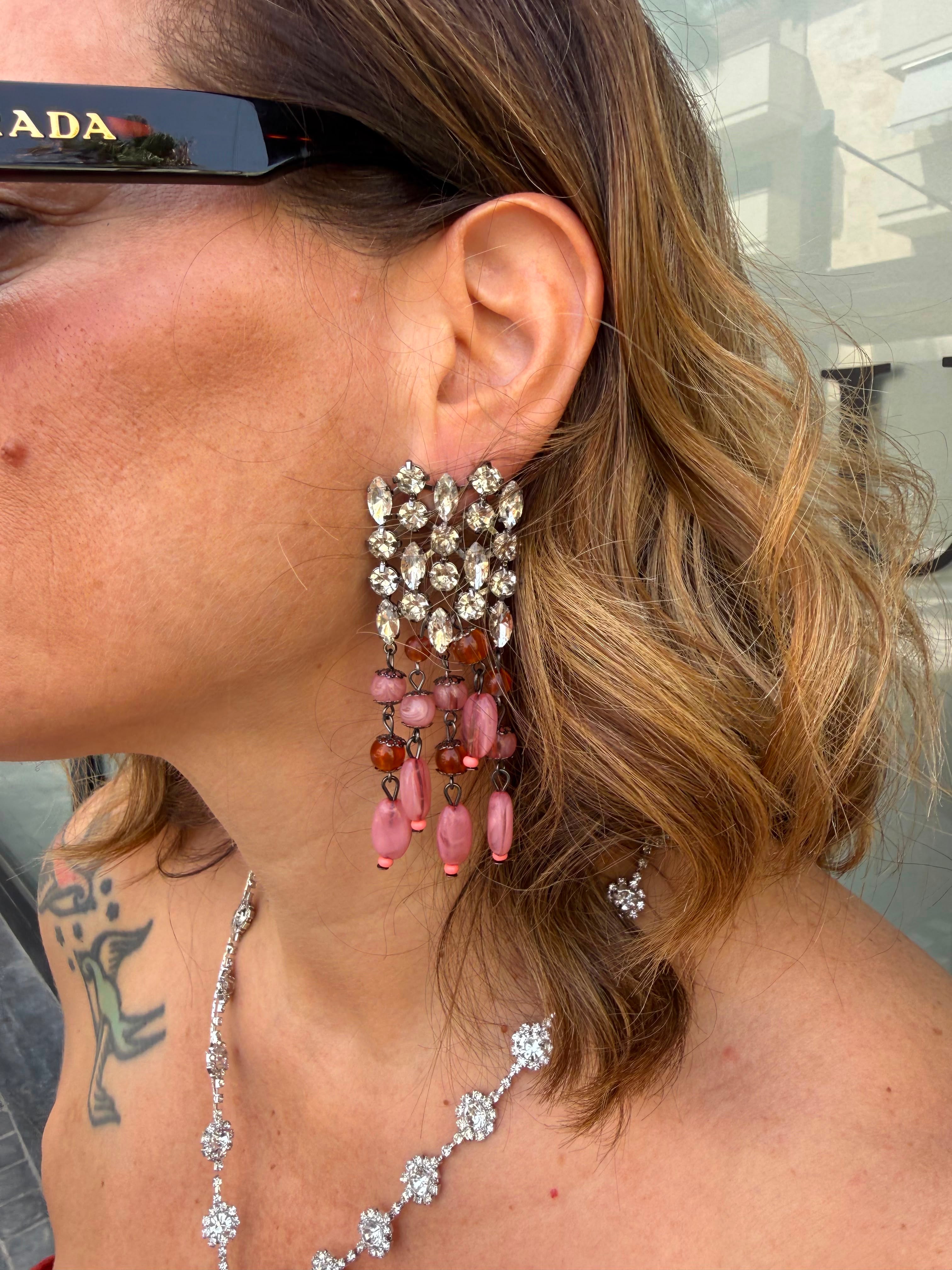 Orecchini con strass e pietre